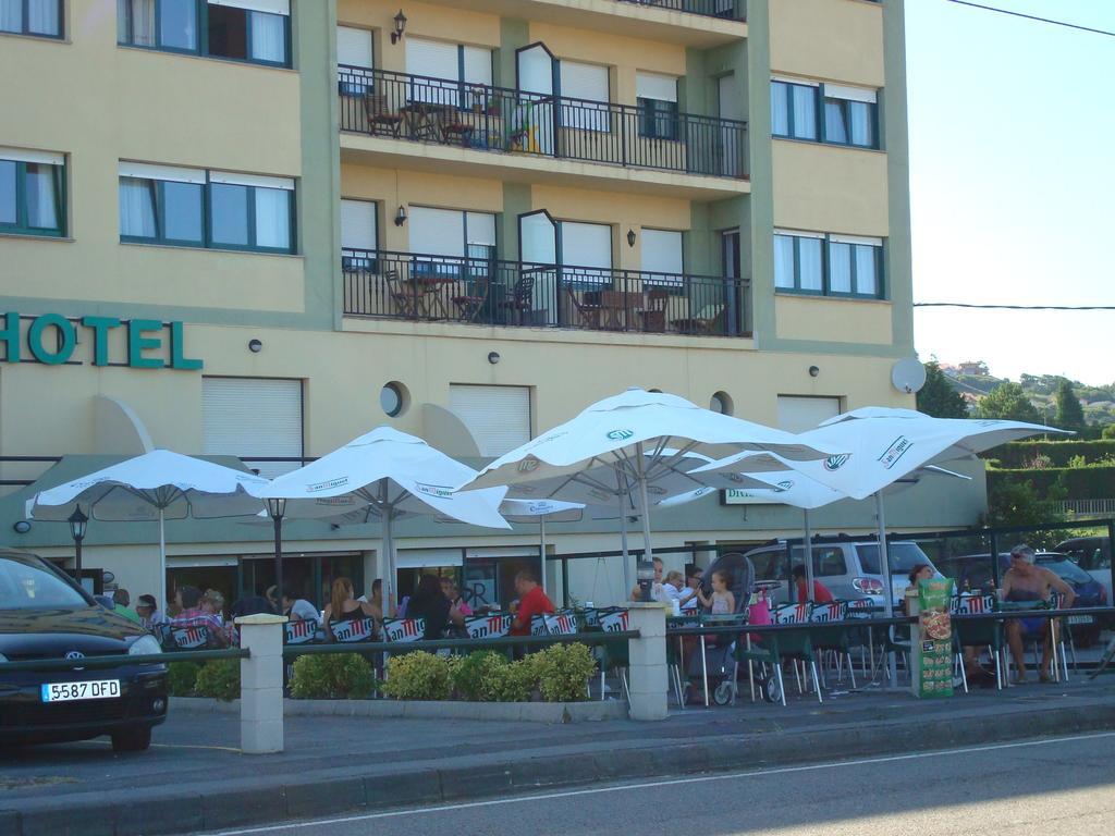 Hotel Brisamar Banugues Bagian luar foto