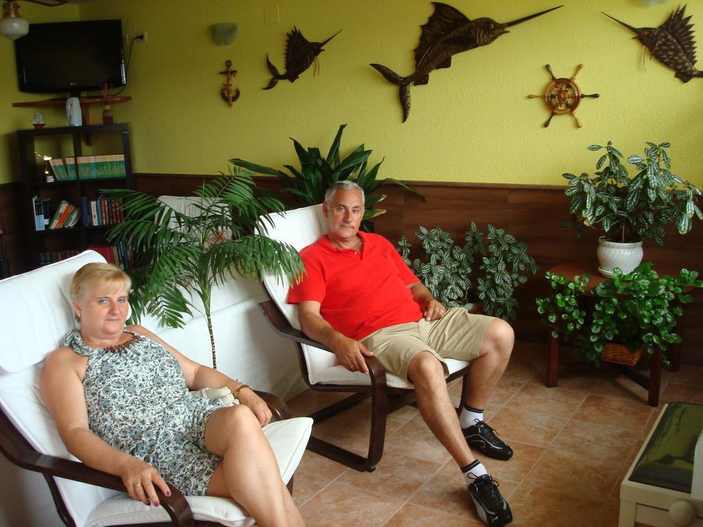 Hotel Brisamar Banugues Bagian luar foto