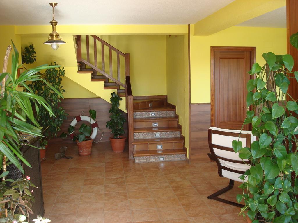 Hotel Brisamar Banugues Bagian luar foto