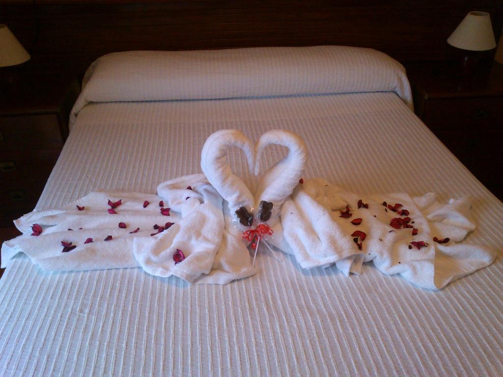 Hotel Brisamar Banugues Bagian luar foto