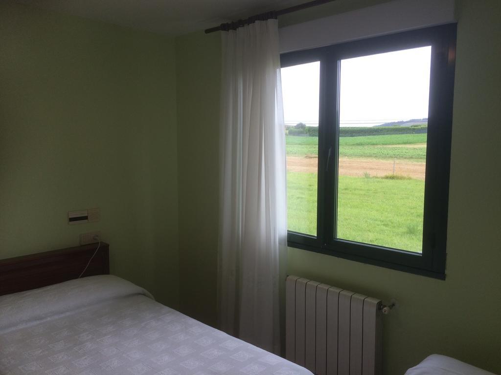 Hotel Brisamar Banugues Bagian luar foto