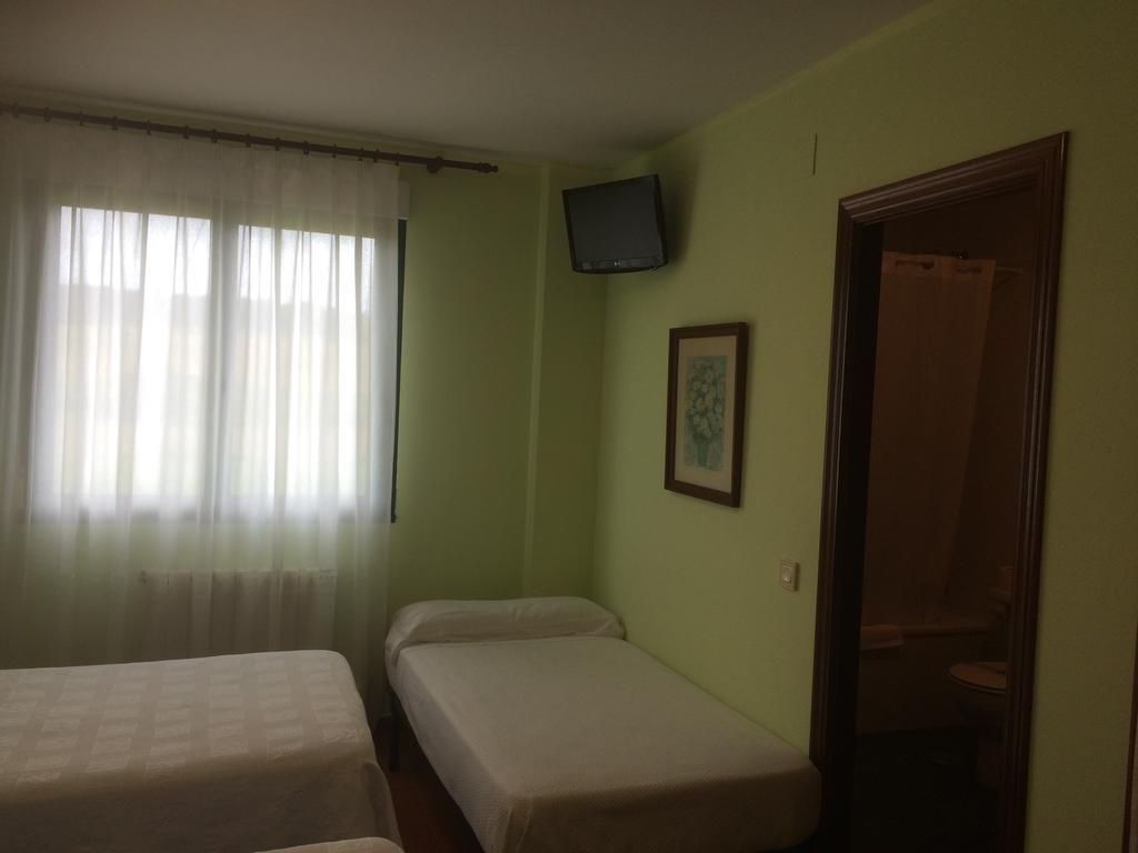 Hotel Brisamar Banugues Bagian luar foto