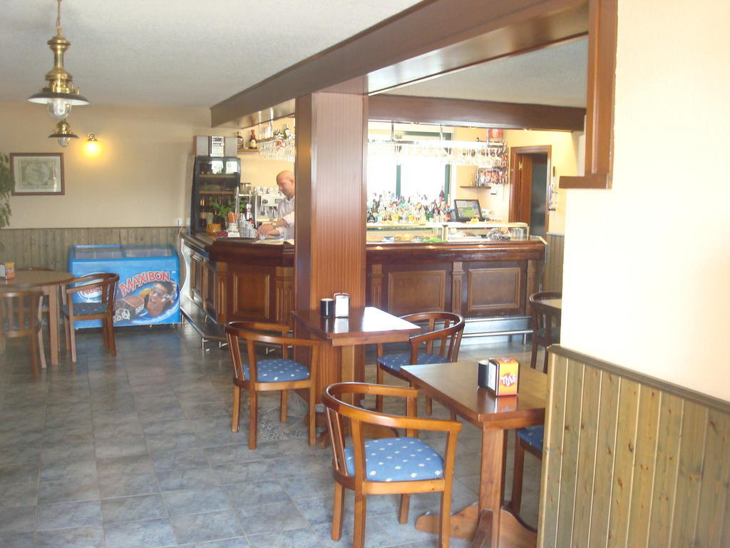 Hotel Brisamar Banugues Bagian luar foto