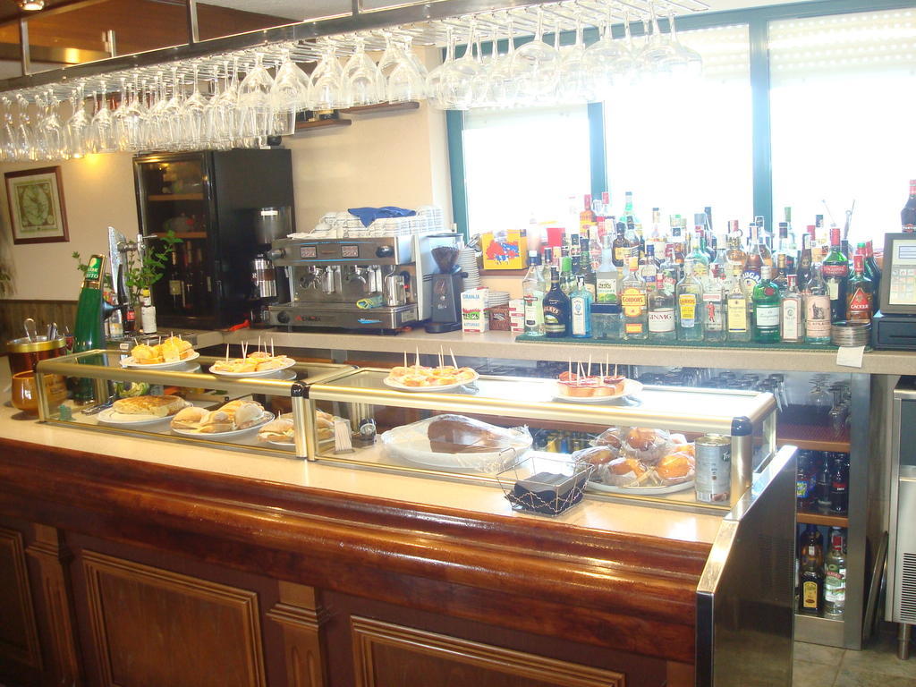 Hotel Brisamar Banugues Bagian luar foto