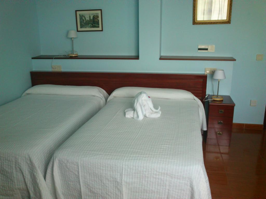 Hotel Brisamar Banugues Ruang foto