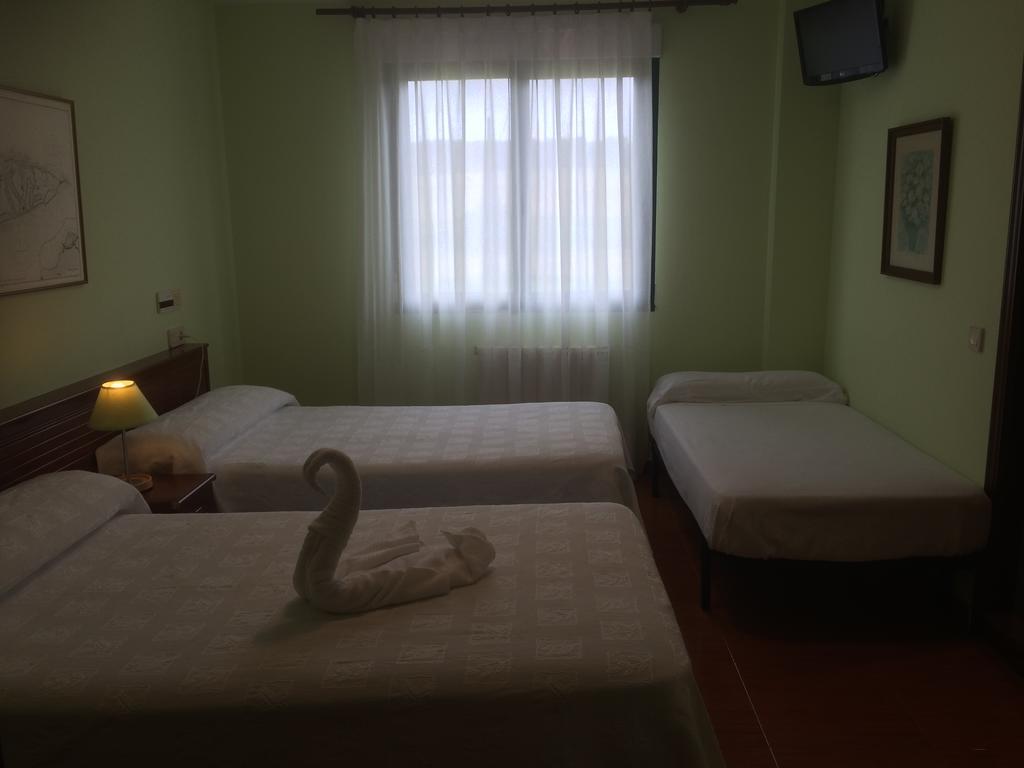 Hotel Brisamar Banugues Bagian luar foto