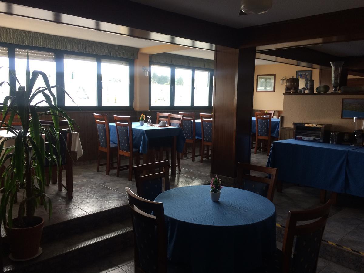 Hotel Brisamar Banugues Bagian luar foto