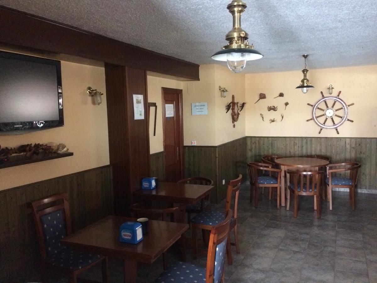 Hotel Brisamar Banugues Bagian luar foto