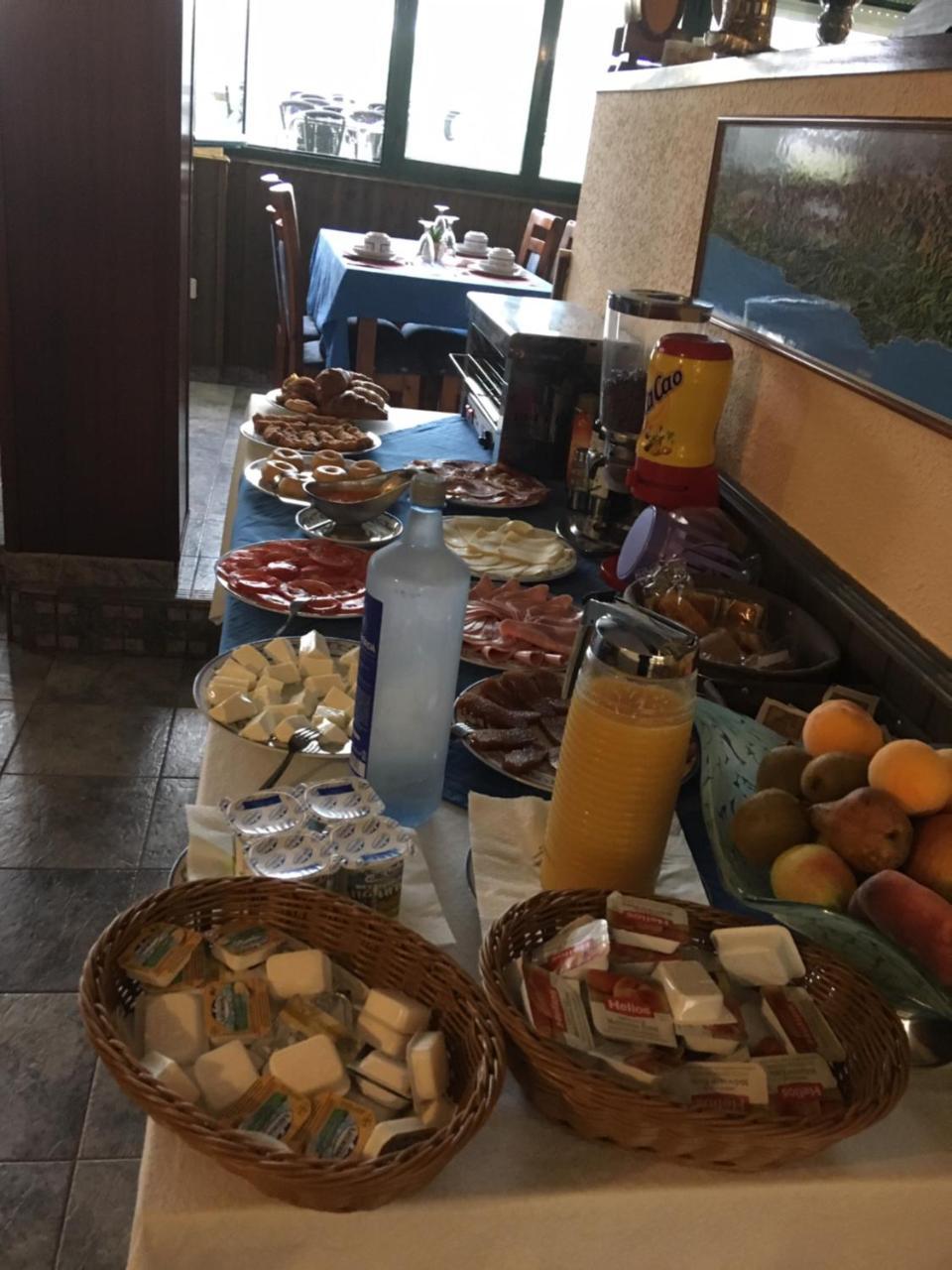 Hotel Brisamar Banugues Bagian luar foto