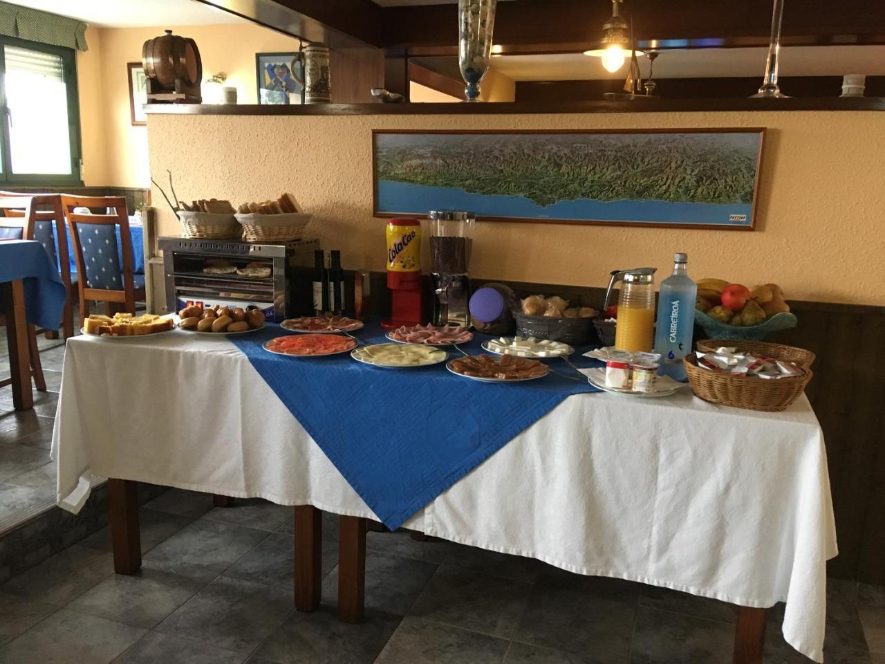 Hotel Brisamar Banugues Bagian luar foto